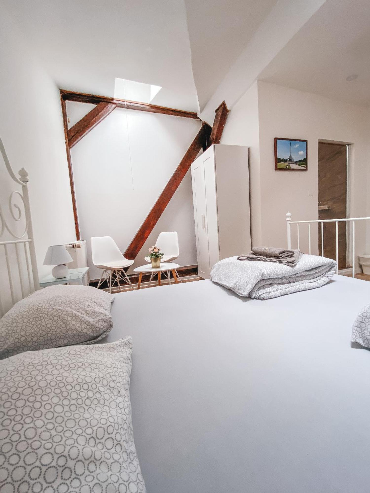Blue Lotus Apartments บราติสลาวา ภายนอก รูปภาพ