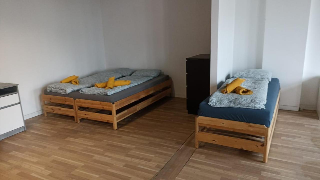 Blue Lotus Apartments บราติสลาวา ภายนอก รูปภาพ