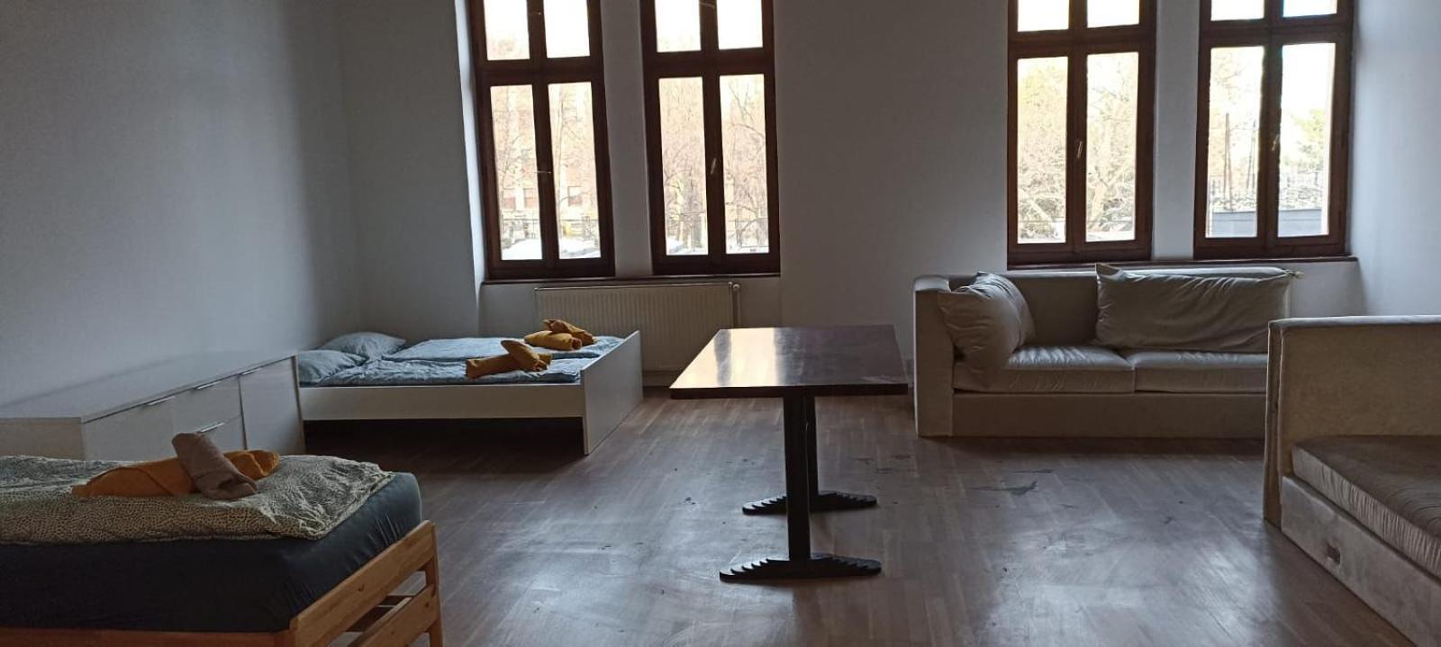 Blue Lotus Apartments บราติสลาวา ภายนอก รูปภาพ